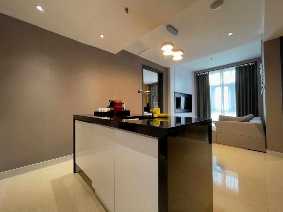 Fraser Place Puteri Harbour Nusajaya  Dış mekan fotoğraf A kitchen island in a condominium