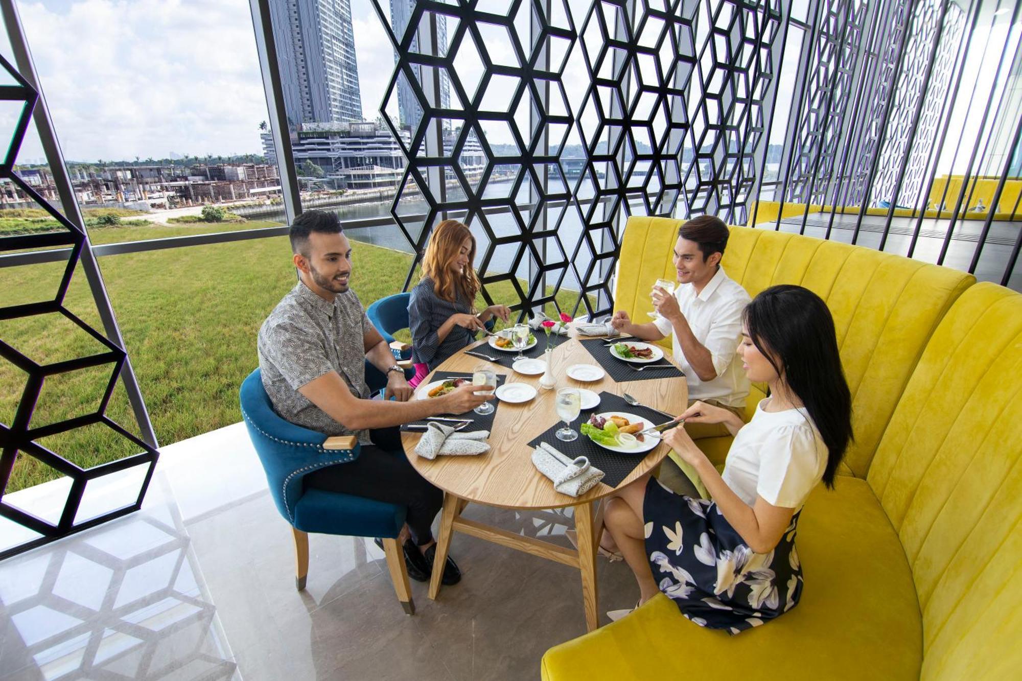 Fraser Place Puteri Harbour Nusajaya  Dış mekan fotoğraf Sky Bar
