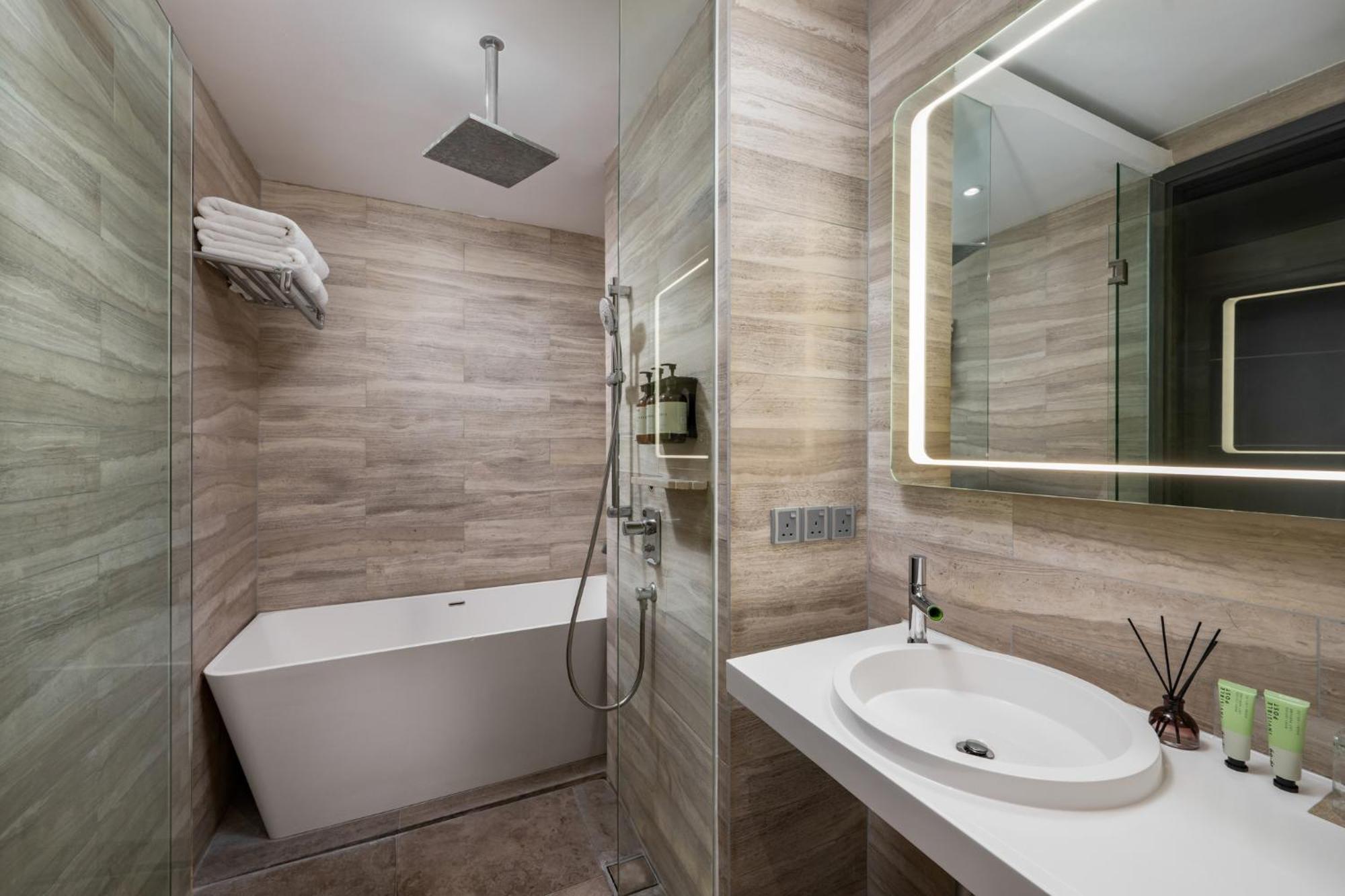 Fraser Place Puteri Harbour Nusajaya  Dış mekan fotoğraf Bathroom